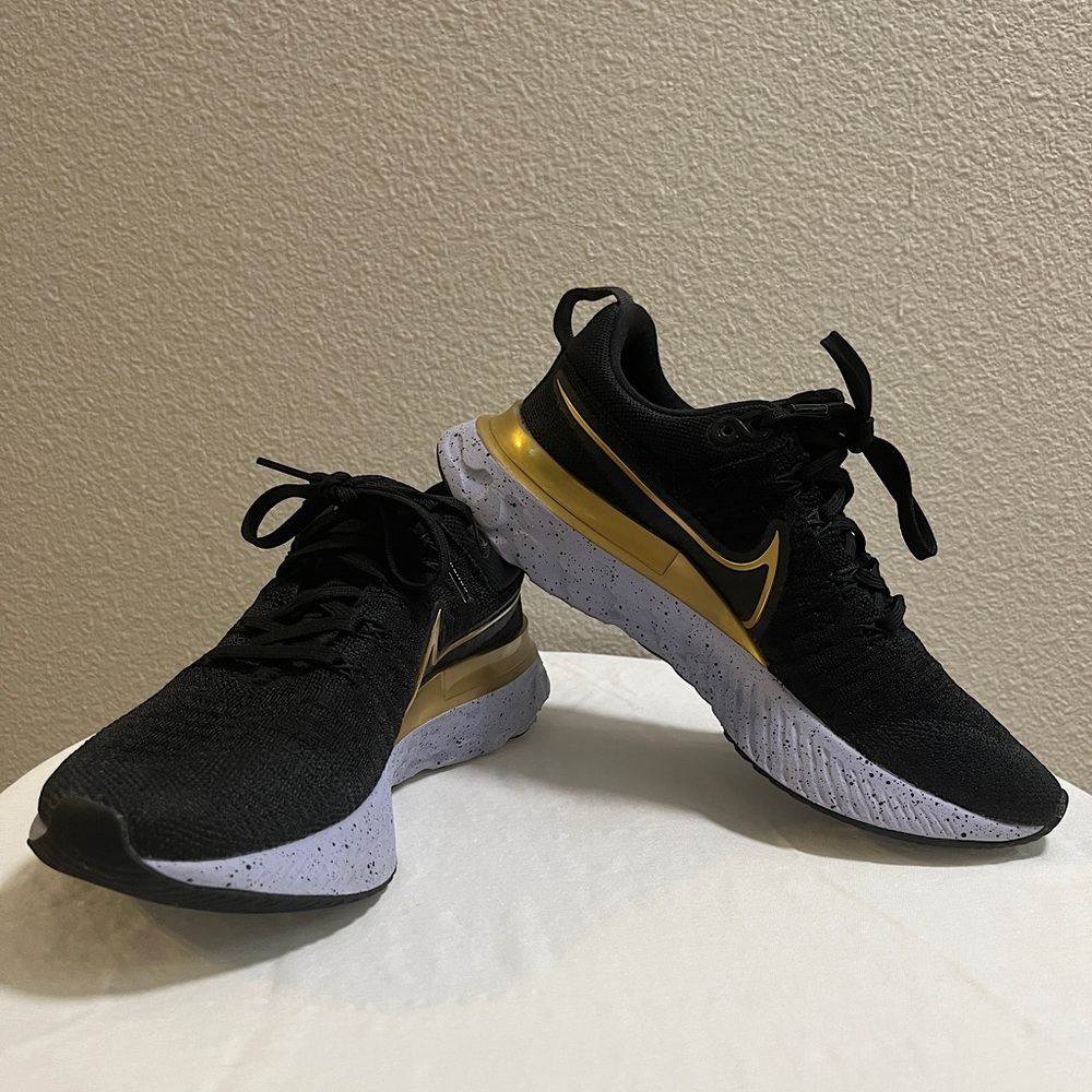 Nike Women’s React Infinity Flyknit size 7